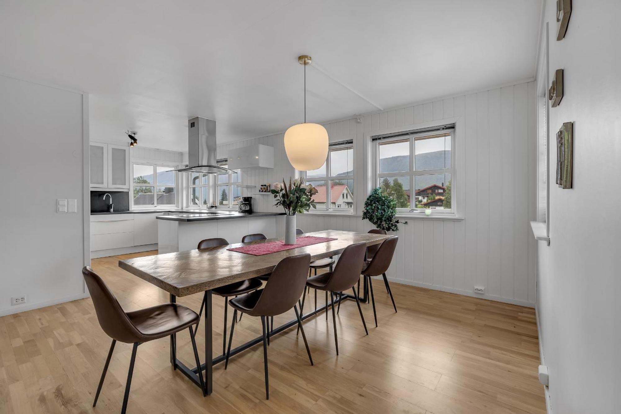 Central Large Modern House With A View Tromsø Esterno foto